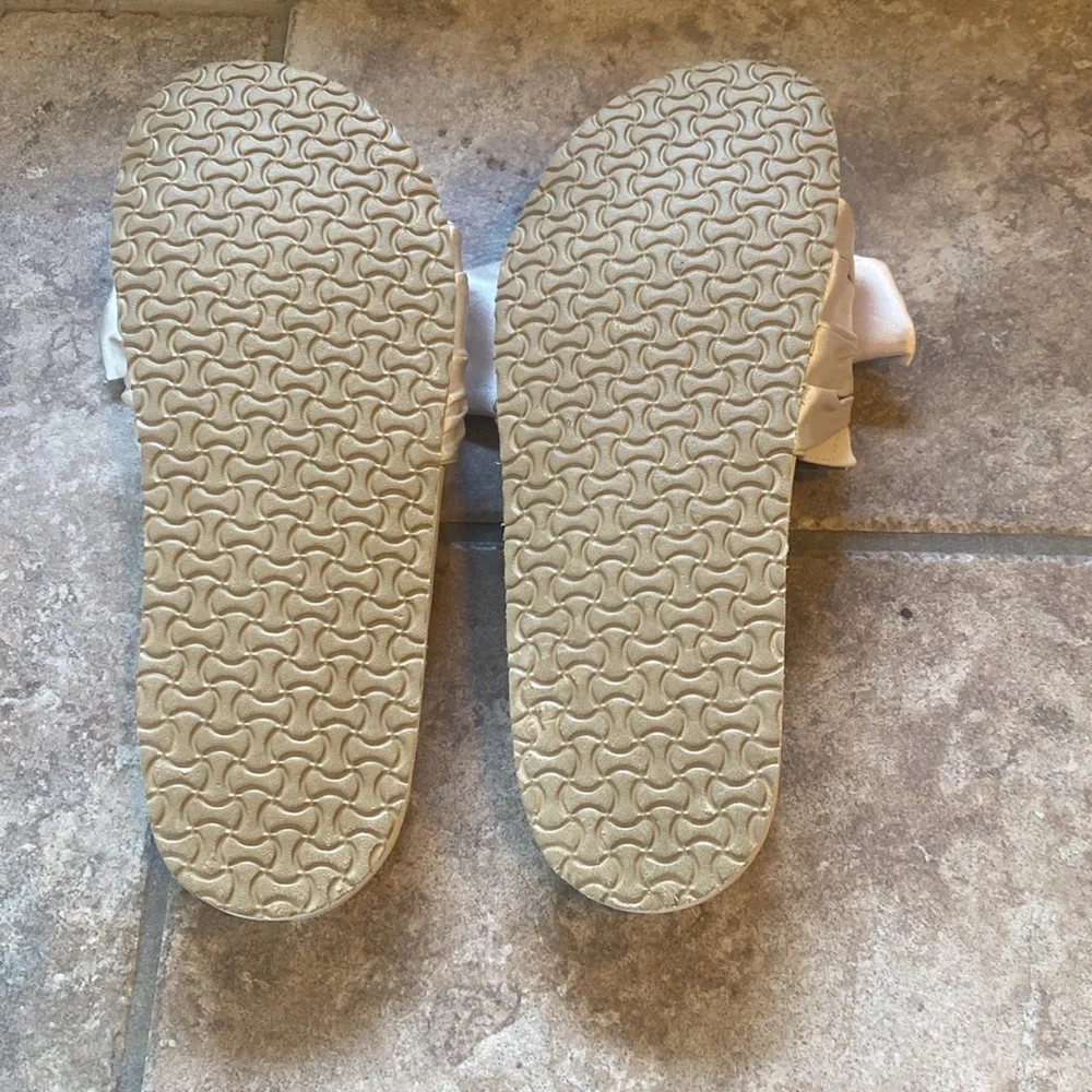 Comfortview. Women's Cream Slide Sandals. Size 10 - Picture 7 of 11